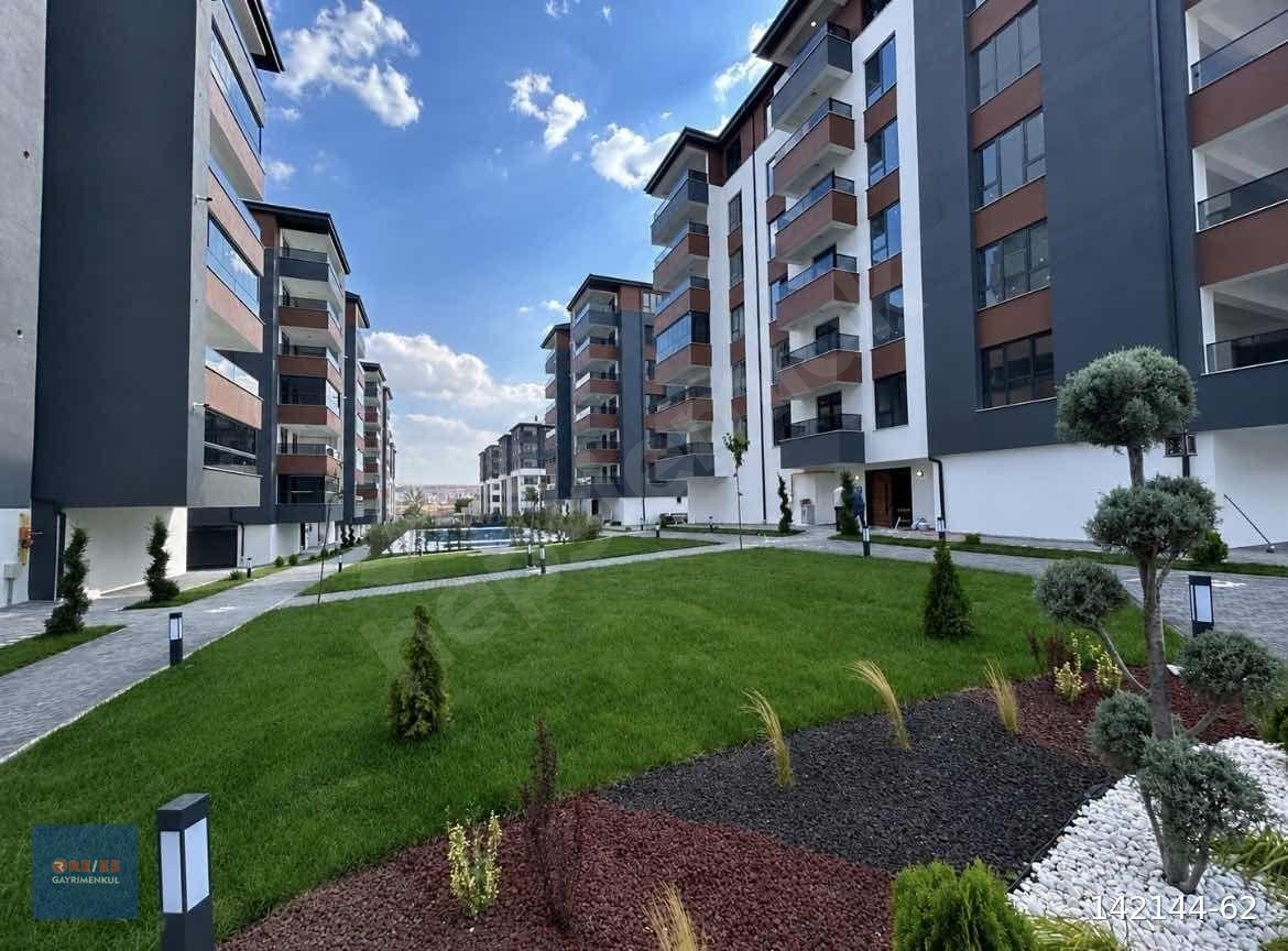 RE/ES'DEN EMEK'DE ALBYRK BLVR YKNI HAVUZLU SİTE ARA KAT SON 3+1