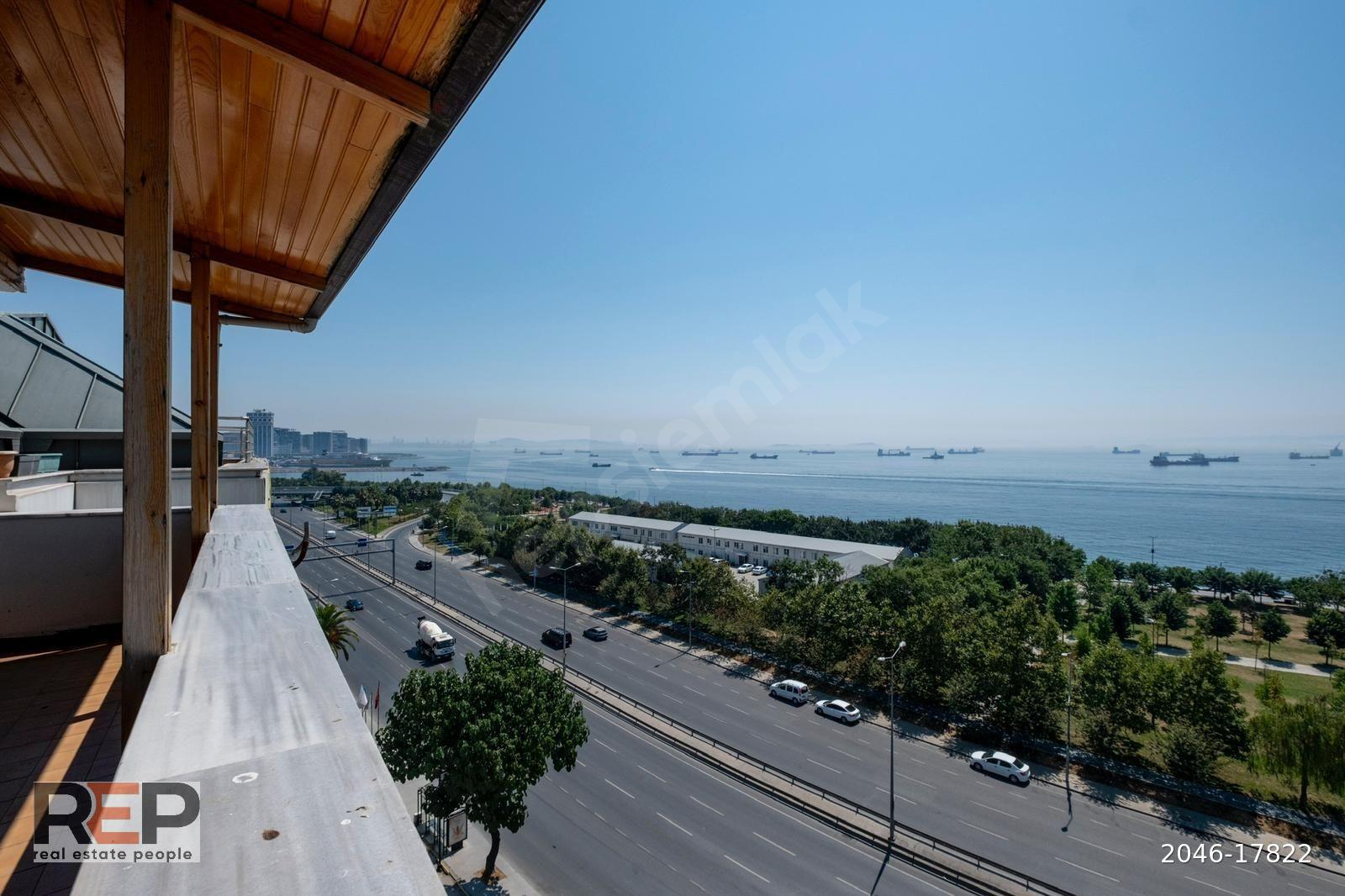 REP GAYRİMENKUL'DEN BAKIRKÖYDE DENİZ MANZARALI 3+1 SATILIK DAİRE