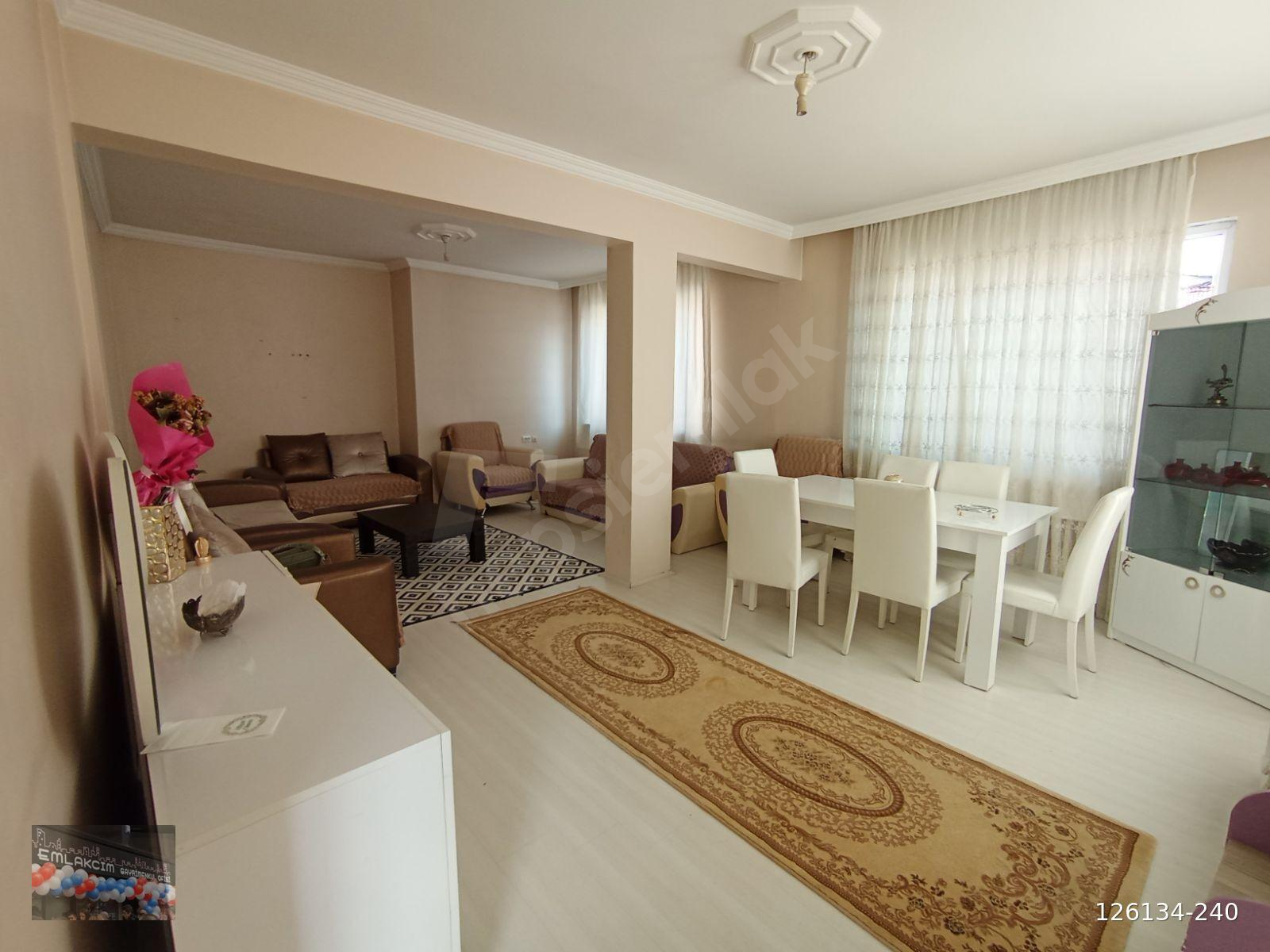 EMLAKCIMDAN ŞEHRİN MERKEZİNDE TERASLI FULL EŞYALI 2+1 DAİRE