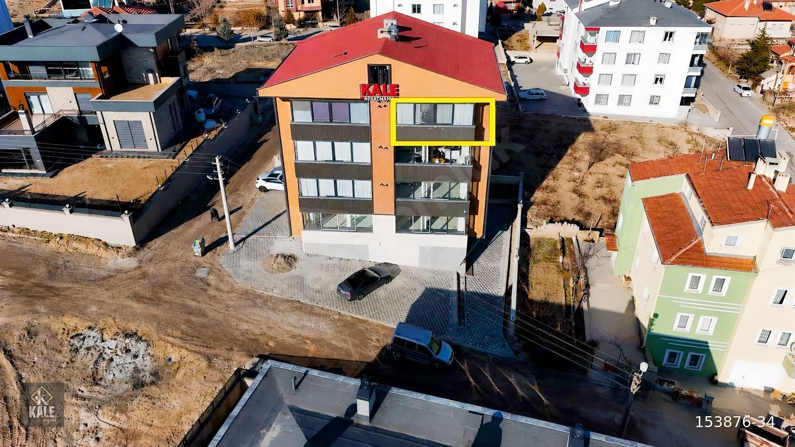 KALE'DEN MÜKEMMEL KONUMDA EMSALI OLMAYAN DAİRE