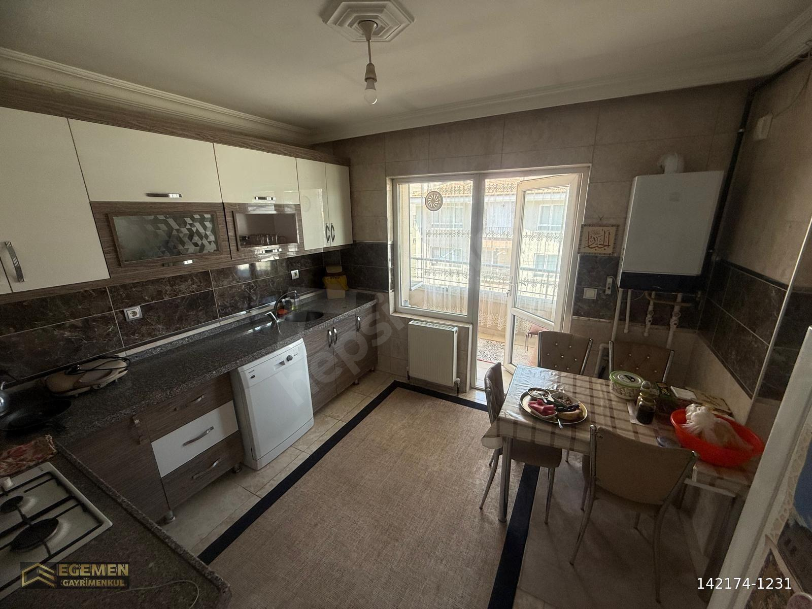 EGEMEN│MUHTARLIĞIN ARKASINDA ÖNÜ AÇIK GENİŞ YAPILI 3+1 DAİRE