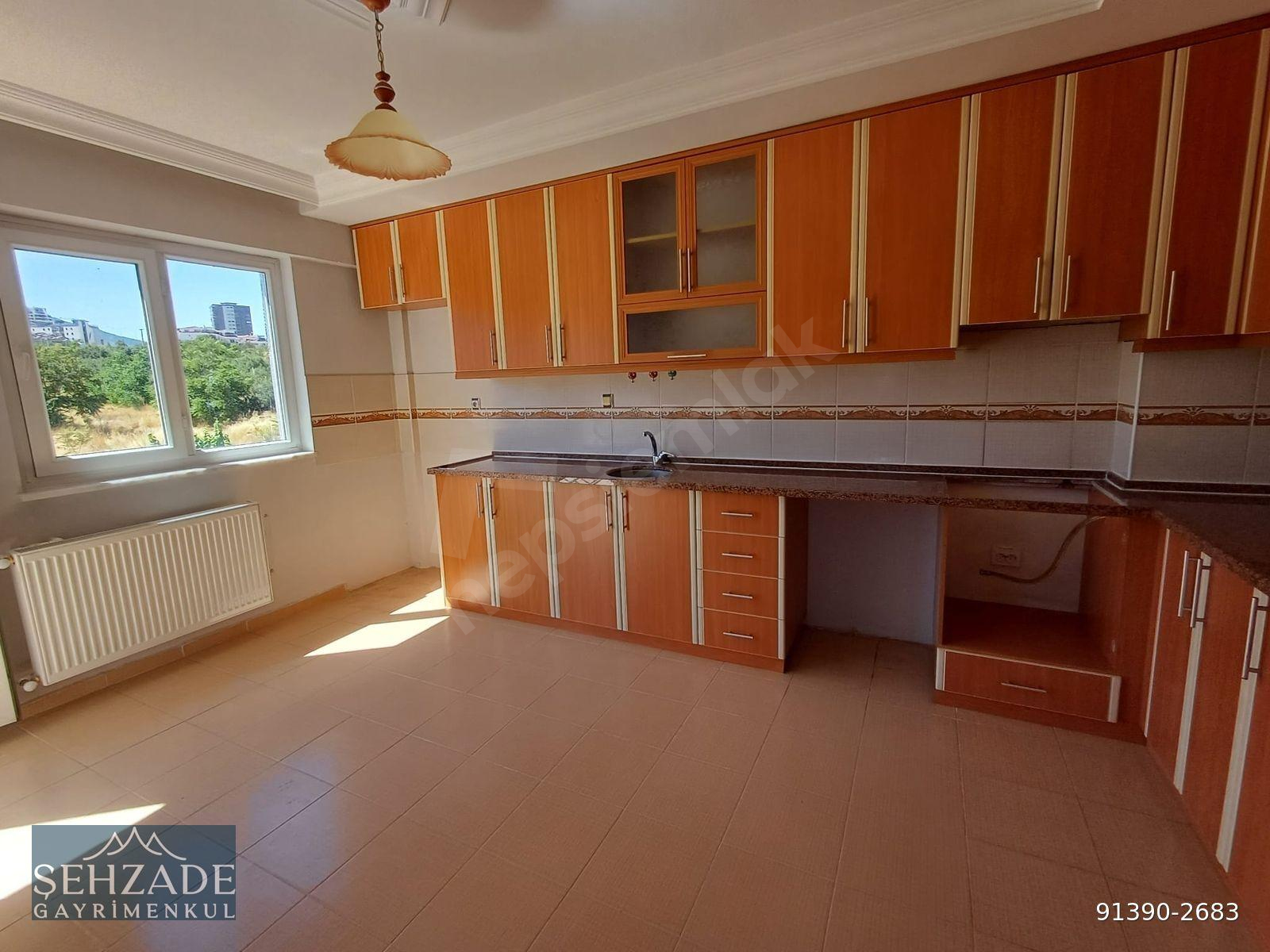 ŞEHZADE'DEN ÇAKMAK'DA KİRALIK 4+1, 200 M2 GENİŞ DAİRE