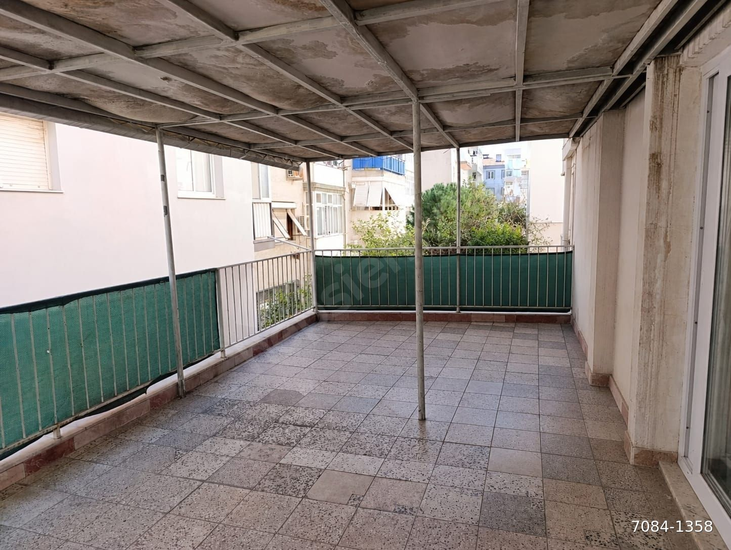 EGE ÜNİVERSİTESİNE BORNOVA STATYUM KARŞISI BAKIMLI FIRSAT DAİRE