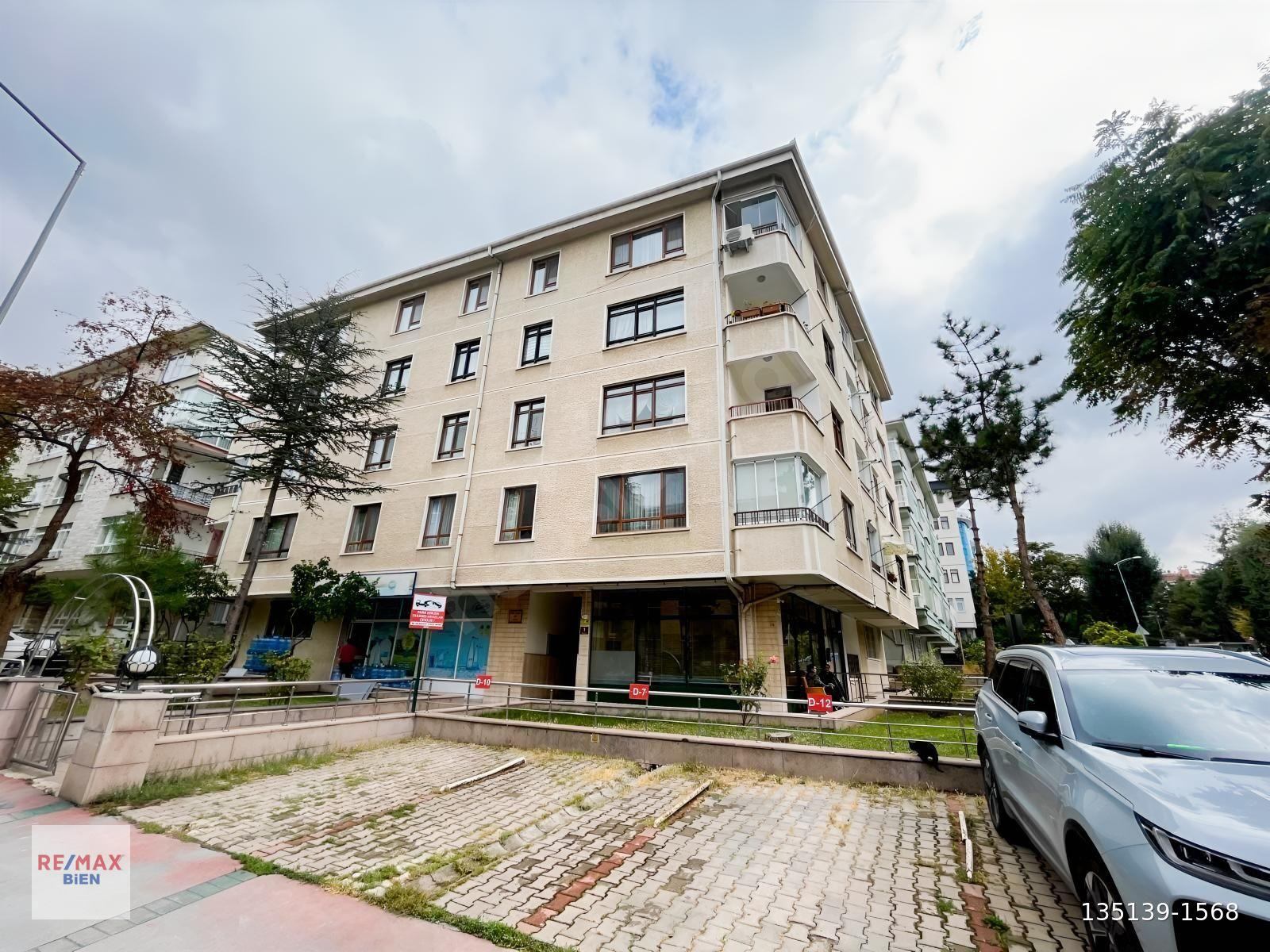 AYRANCI MAHALLESİ TOMURCUK SOKAKTA SATILIK 3+1 DAİRE