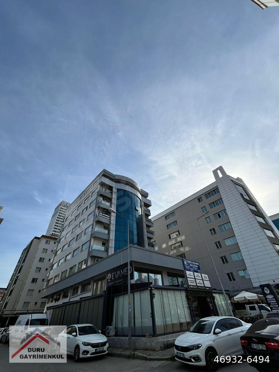 Duru' dan İzmir Bayraklı da Eşyalı Kiralık Ofis/İşyeri
