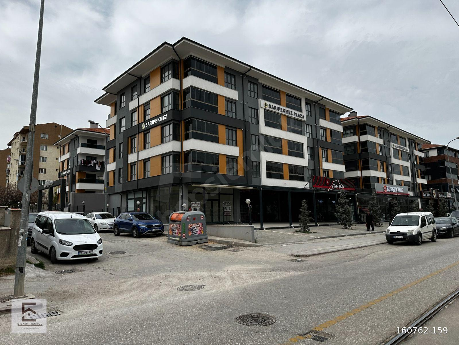 E GAYRİMENKUL'DEN EMEK MH. ERTAŞ CD. ÜZERİ LUNA EVLERİ SİTESİNDE KÖŞE KONUM 3+1 160m2 LÜX DAİRE