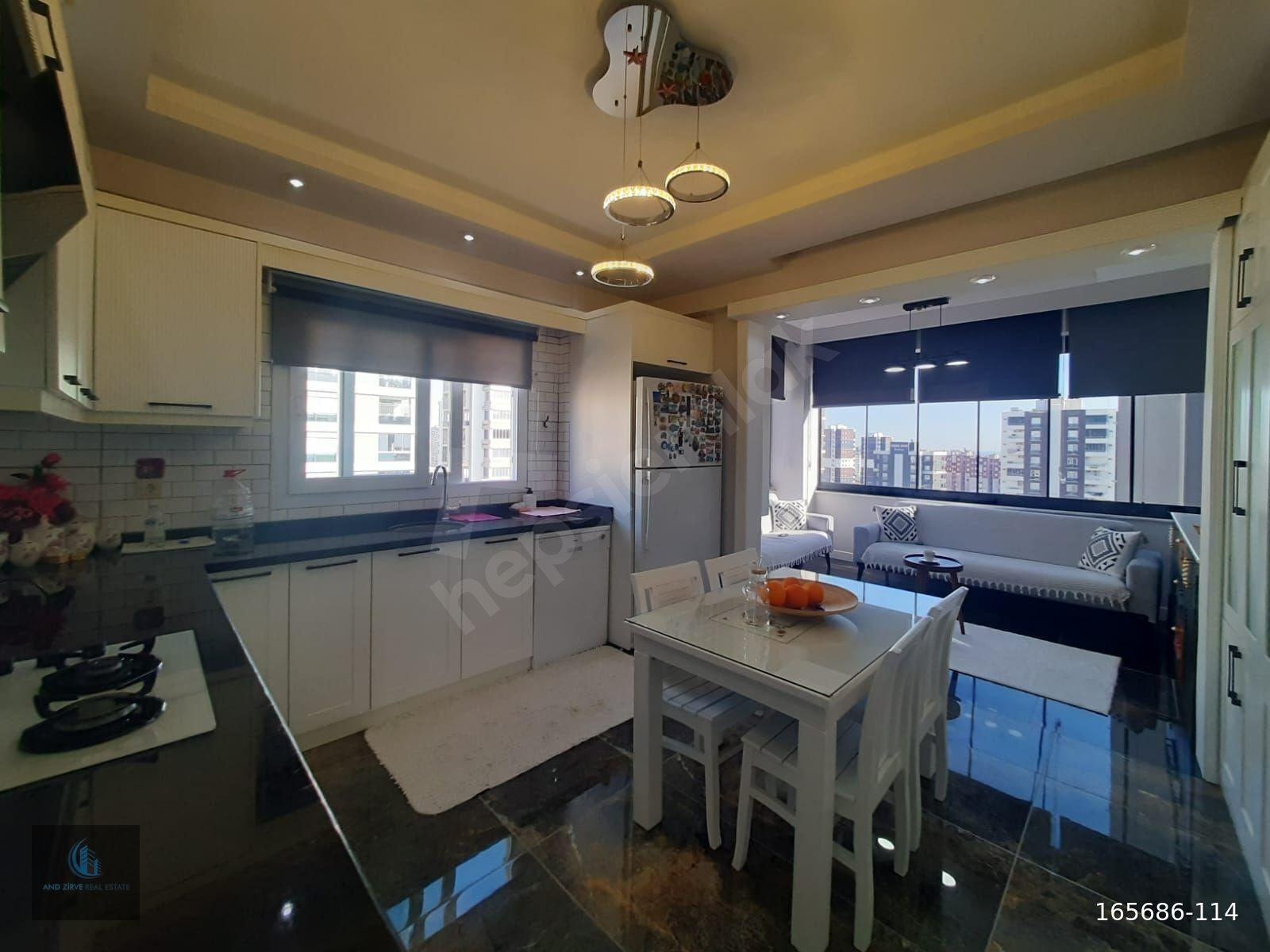 AKDENİZ MAH'DE AZ KATLI ÇOK TATLI LÜKS 4+1 KULLANIMLI