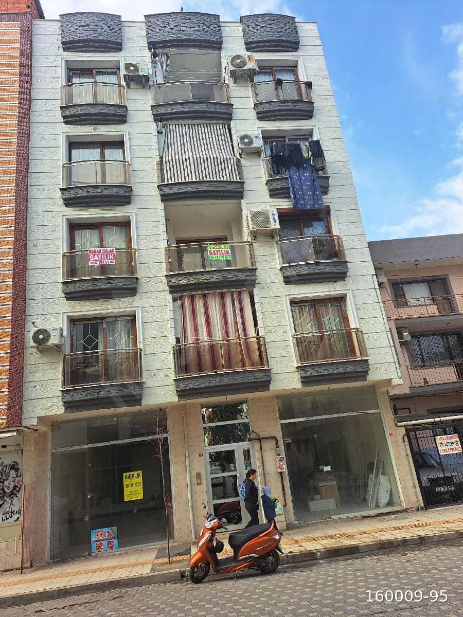 CUMHURIYET CADDE UZERI DERE
