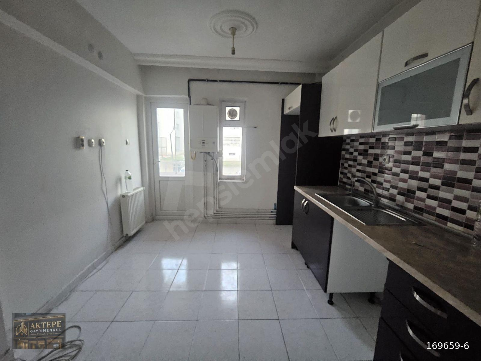 ELVANKENT OĞUZLAR'DA SİTE İÇERİSİNDE 3+1 105m2 ARA KAT DAİRE
