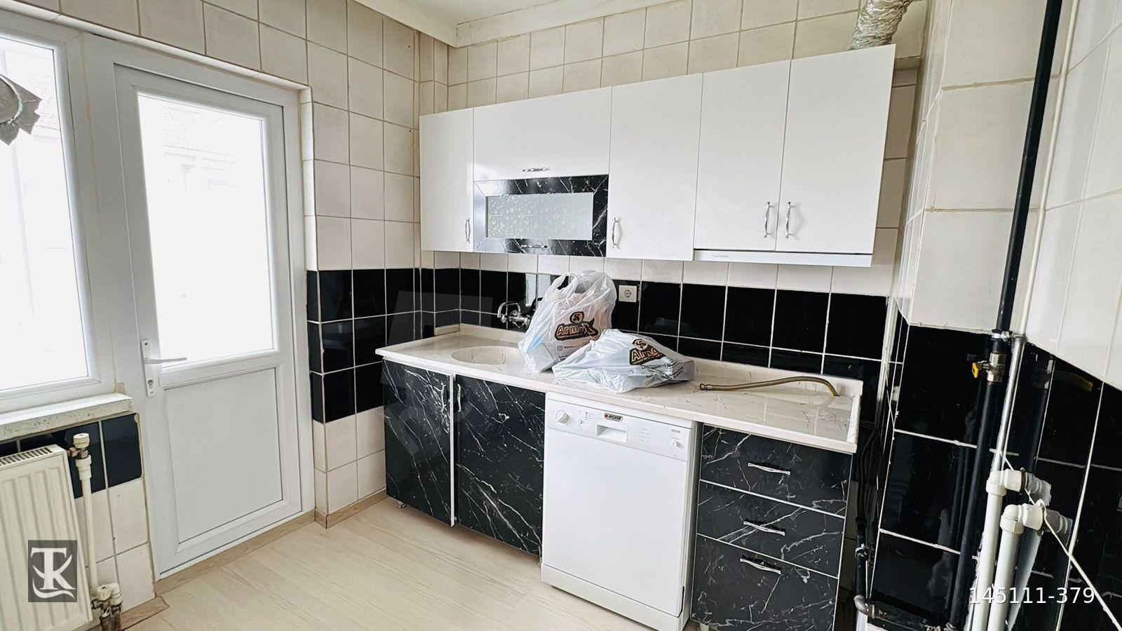 KIBRISKÖY'DE SATILIK EŞYALI 3+1 DAİRE...