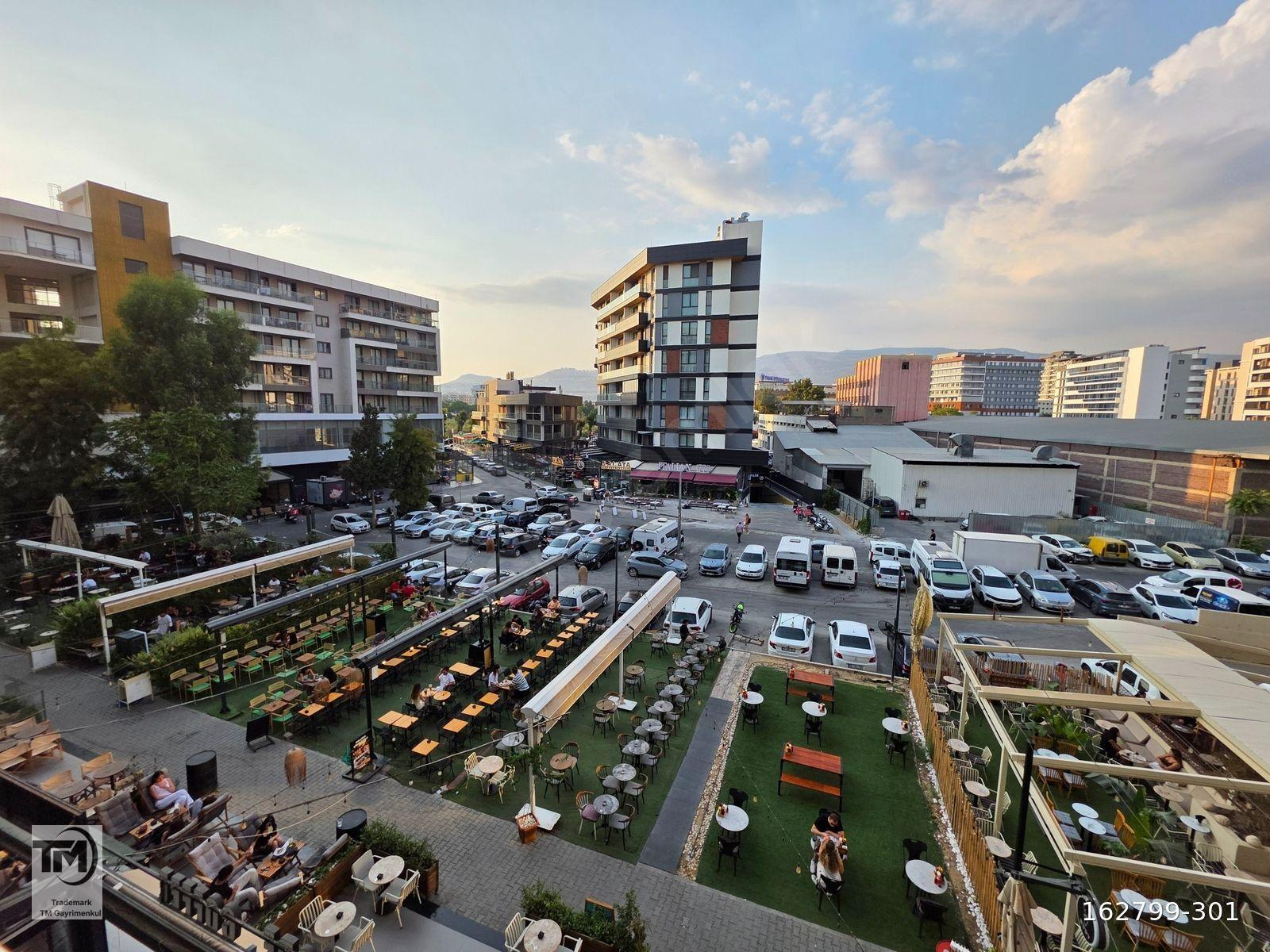 Trademark Studio Bornova'da Ara Kat - Havuz Cephe - 1+1 Satılık
