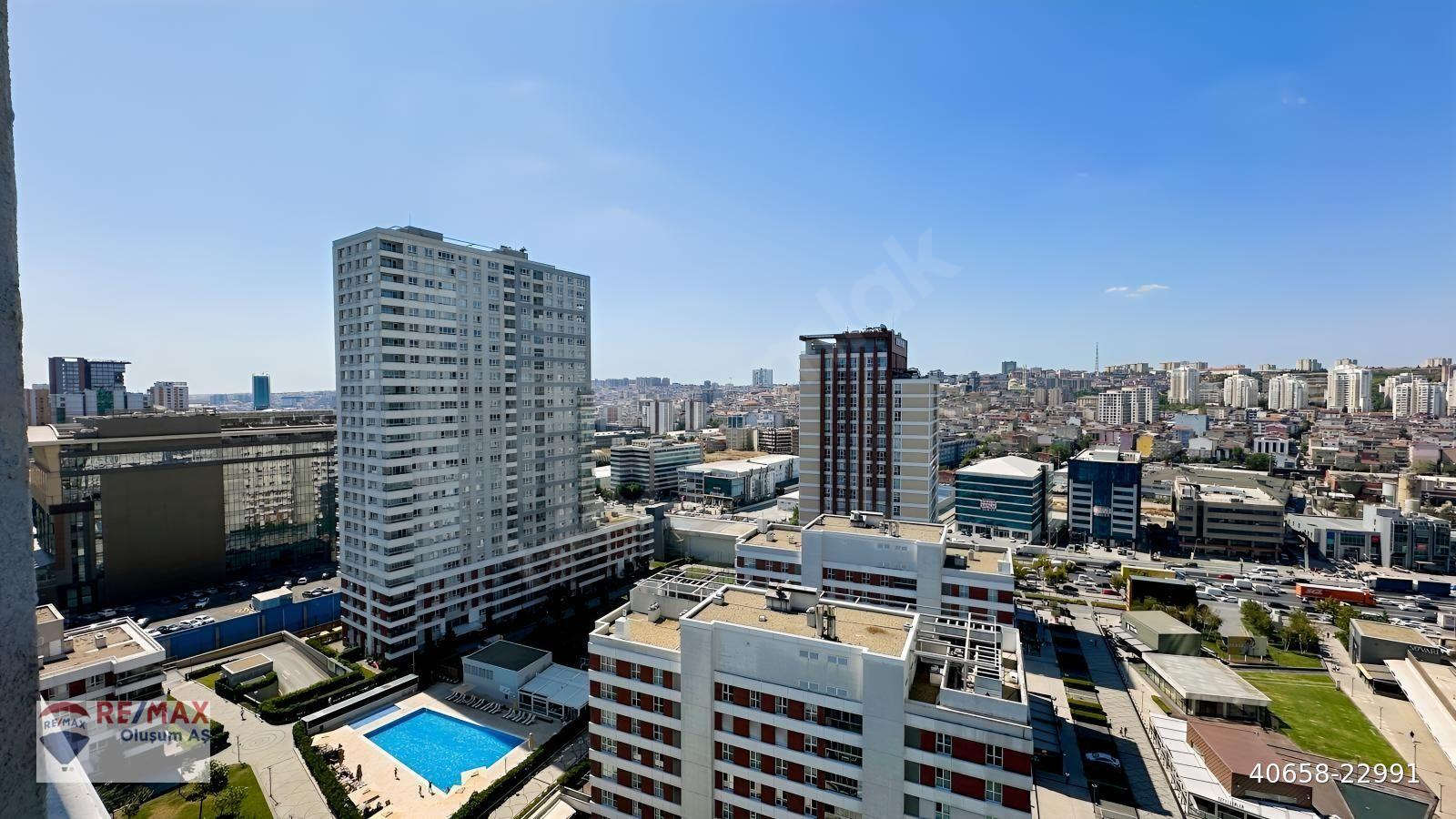 Nurolpark Güneşli Sitesinde Büyük Balkonlu 2+1 Satılık Boş Daire