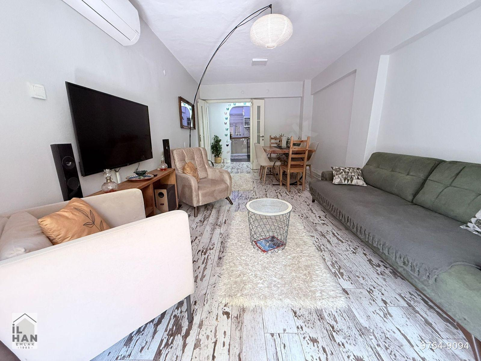 İlhan'dan Balçova Korutürk'te Cadde Yanında Müstakil Bahçeli Eşyalı Kiralık Daire