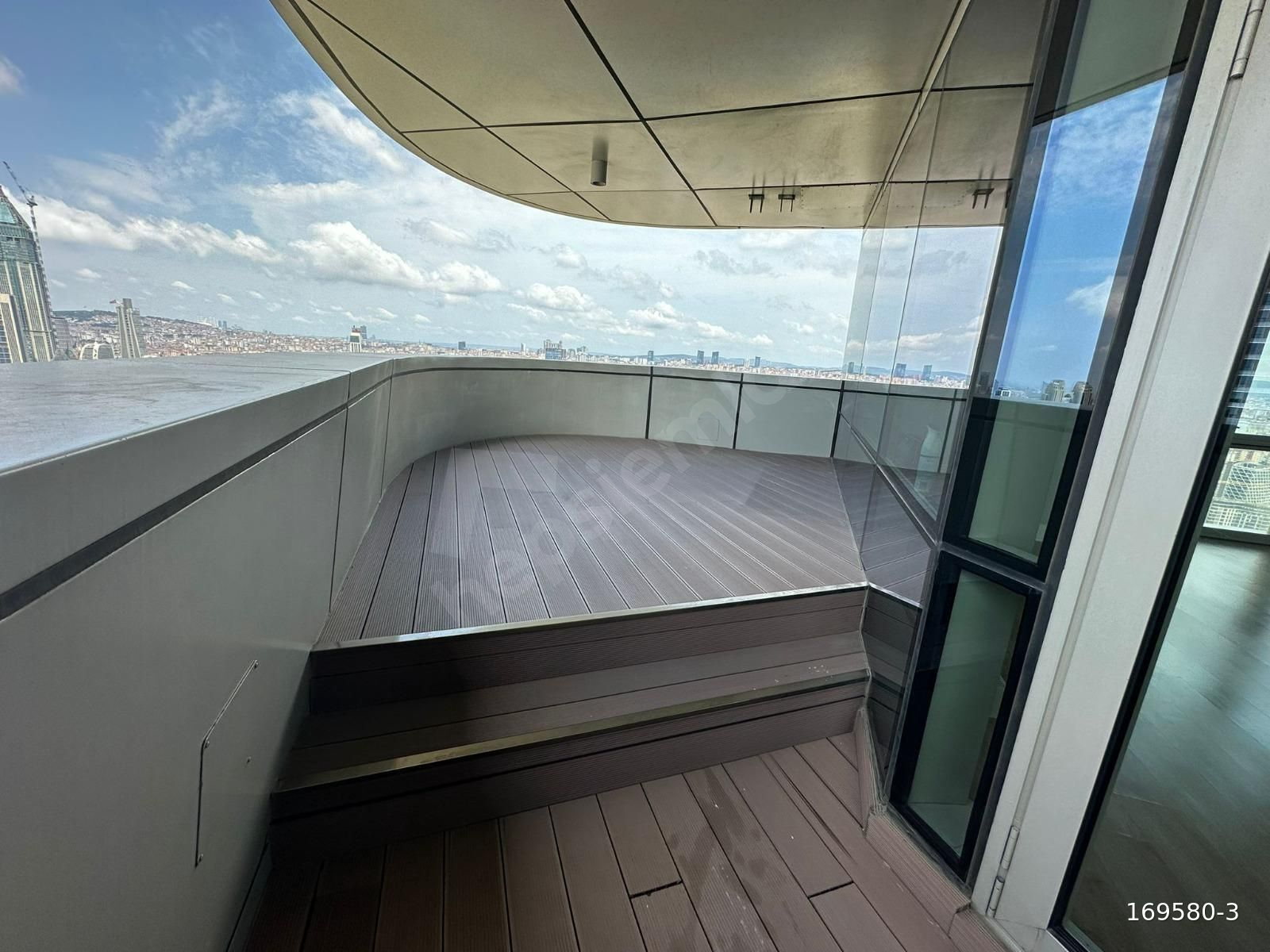 Ataşehir Metropol B blok Sarayburnu Manzaralı 30m2 Teraslı 117m2