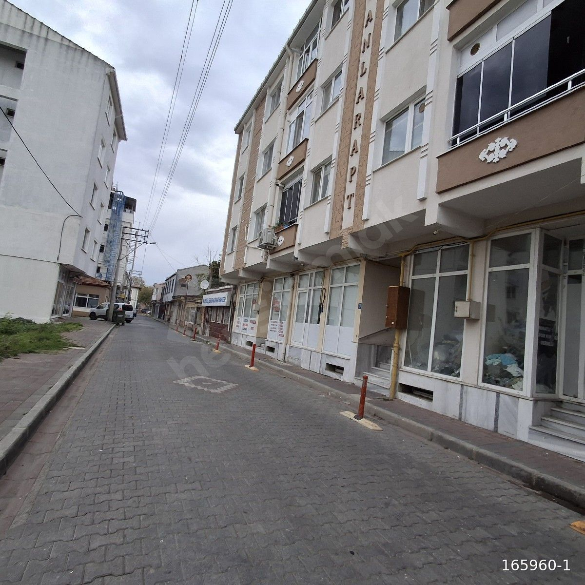 TEKİRDAĞ MURATLI MURADİYE MAH.DE MERKEZİ KONUMDA GENİŞ KULLANIM ALANINA SAHİP 3+1 SATILIK DAİRE