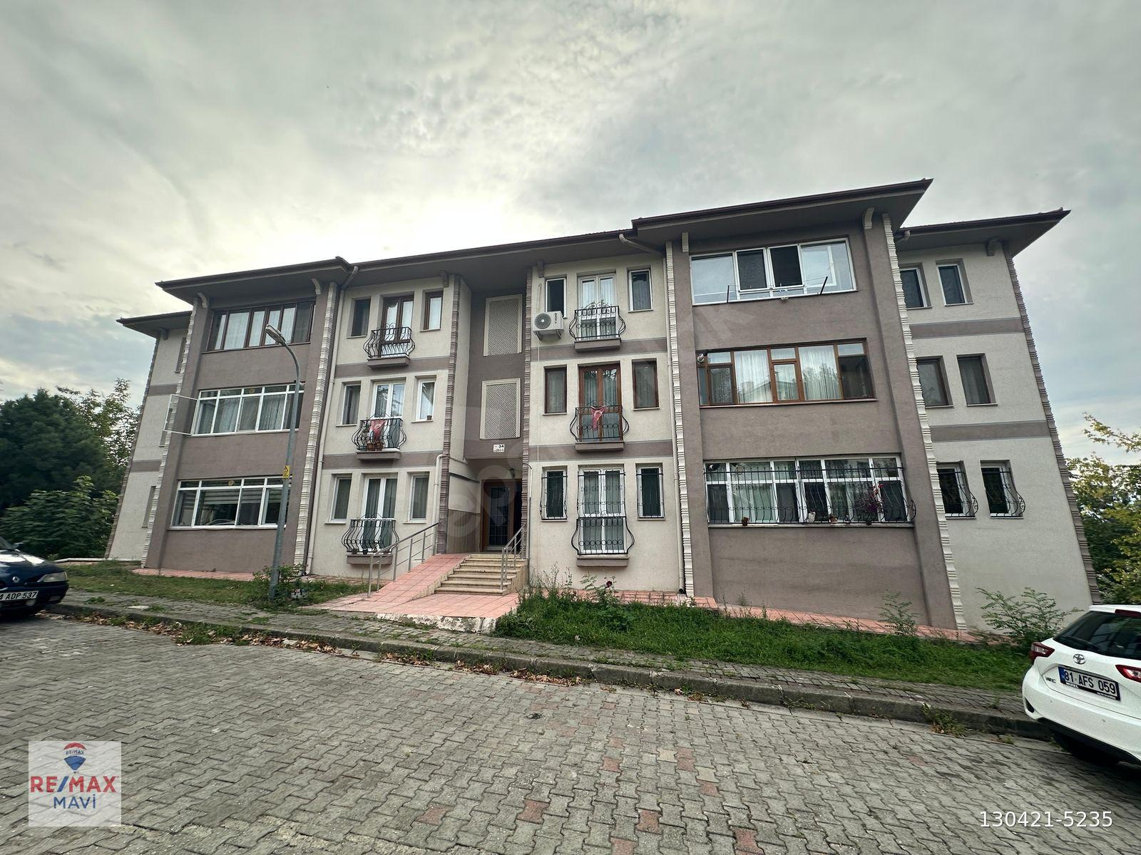 DÜZCE BAHÇELİEVLER MAH.KALICI KONUTLARDA SATILIK 3+1 DAİRE.