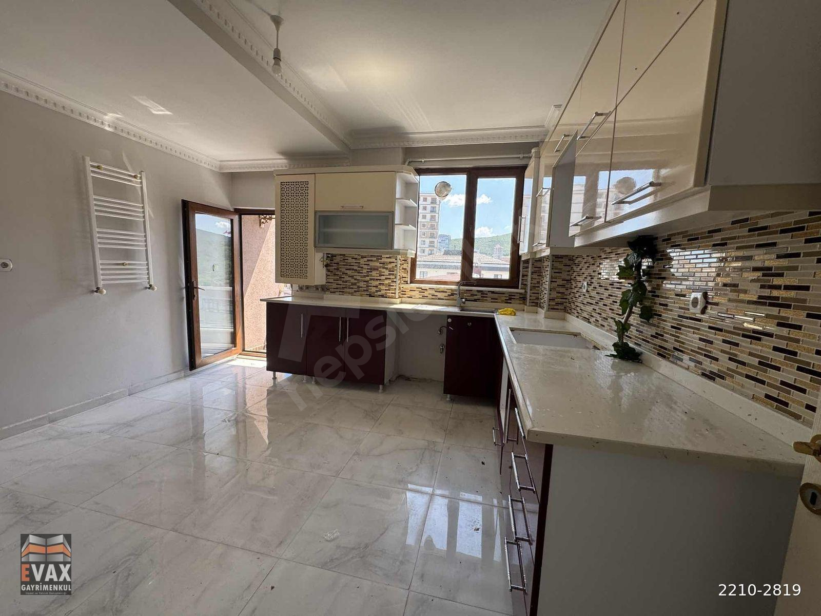 EVAXyk GAYRİMENKULDEN ARA KAT BALKONLU GENİŞ MUTFAK 3+1 DAİRE