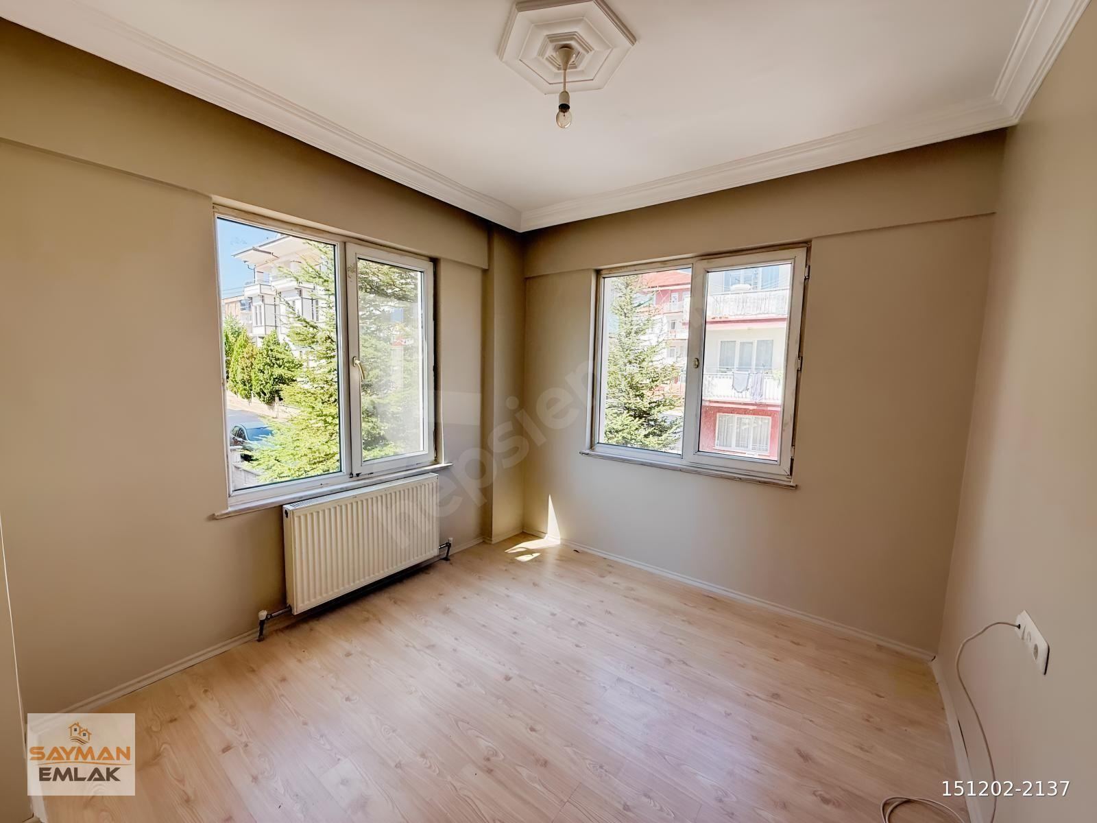 SAYMAN'DAN GERMİYAN KAMPÜSÜ YAKININDA ARA KAT SATILIK 2+0 DAİRE