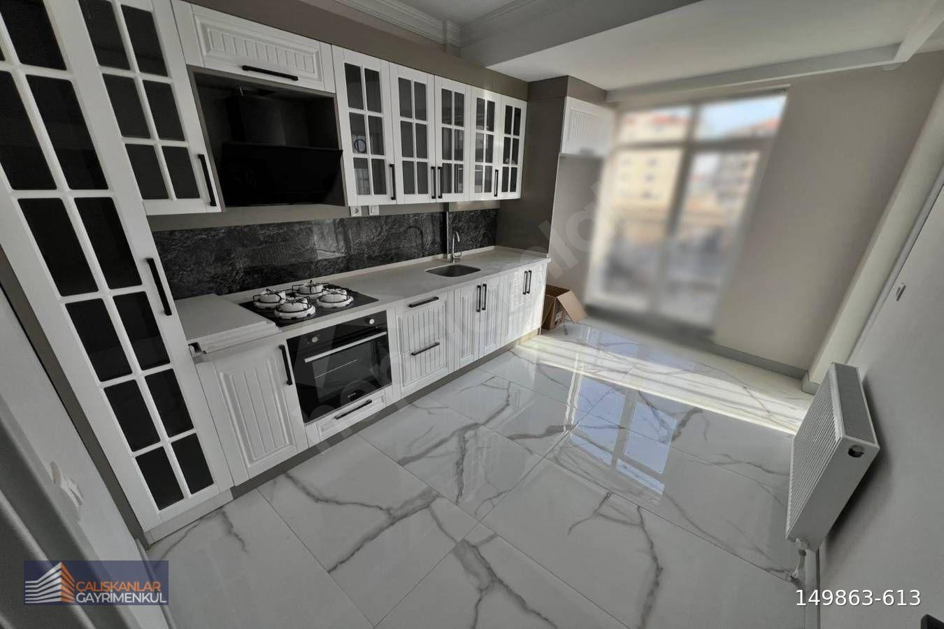ÇALIŞKANLAR'DAN ARAKATTA KAPALI BALKON GENİŞ İSKANLI 2+1