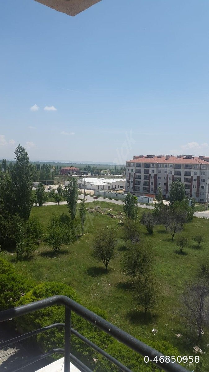 Kiralik full eşyalı afjetli asansörlü güvenlikli site içerisinde