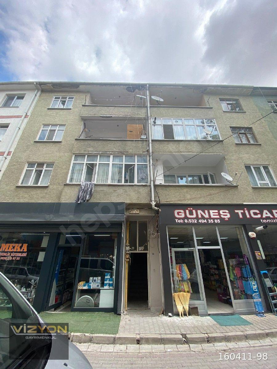 Çarşı merkezinde satılık orta kat daire