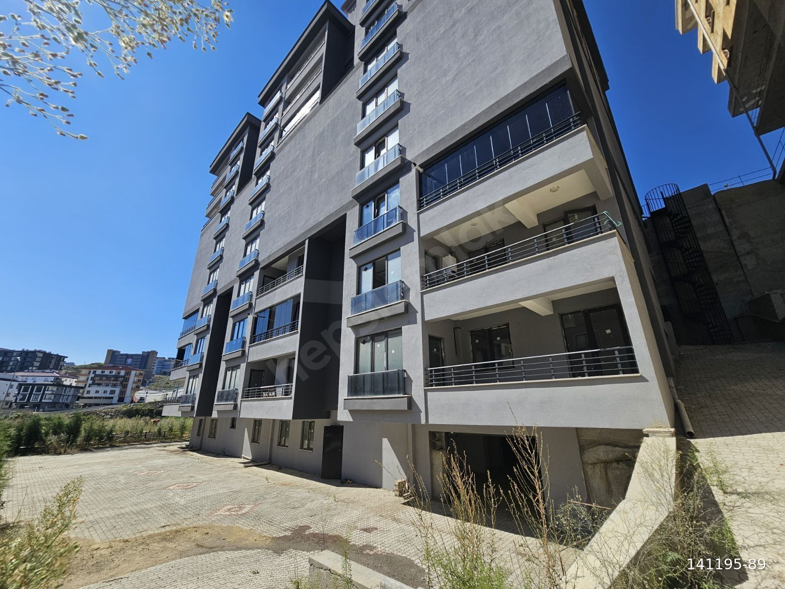 Bilgi koleji karşısında, RTE bulvarında kiralık sıfır 2+1 daire