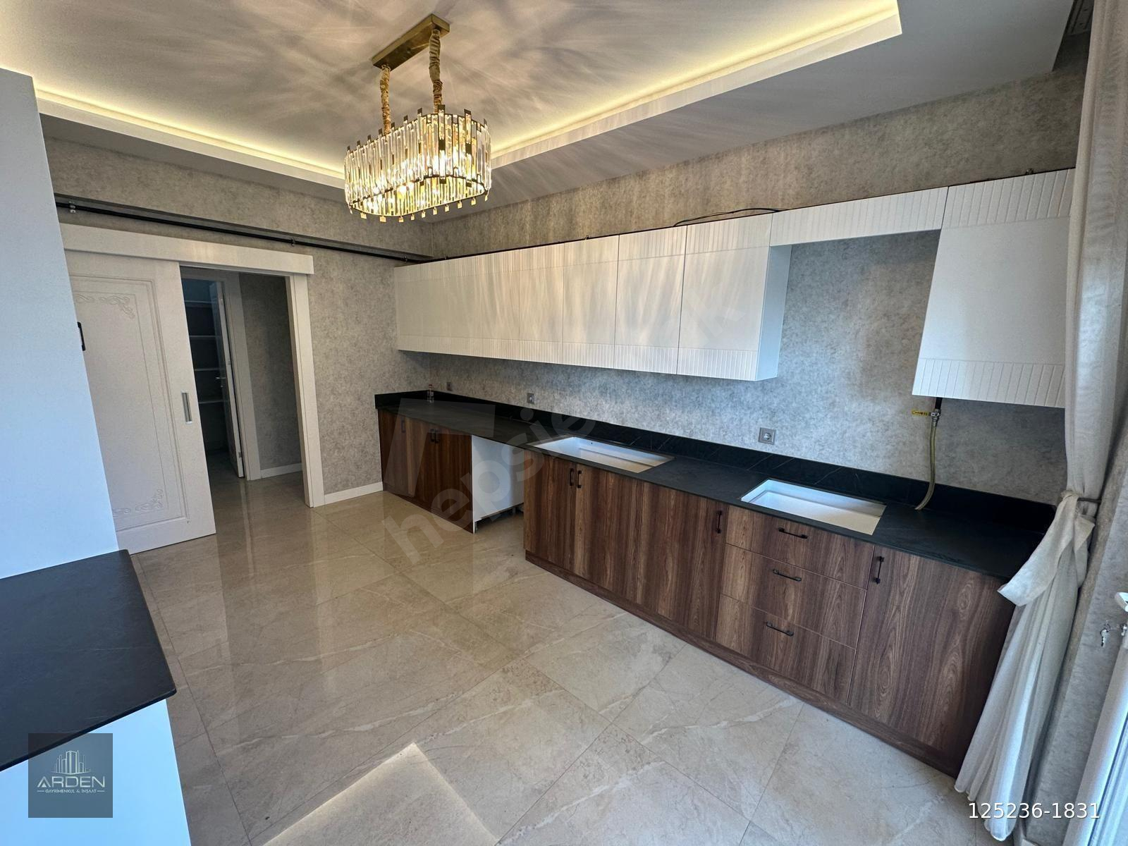 ARDEN GAYRİMENKULDEN KARATAŞ MERKEZDE 3+1 KİRALIK LÜKS DAİRE