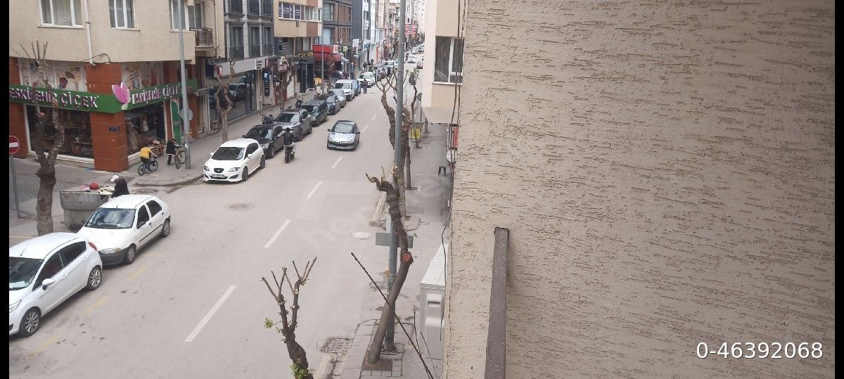 şair Fuzuli caddesi üzerinde 2+1