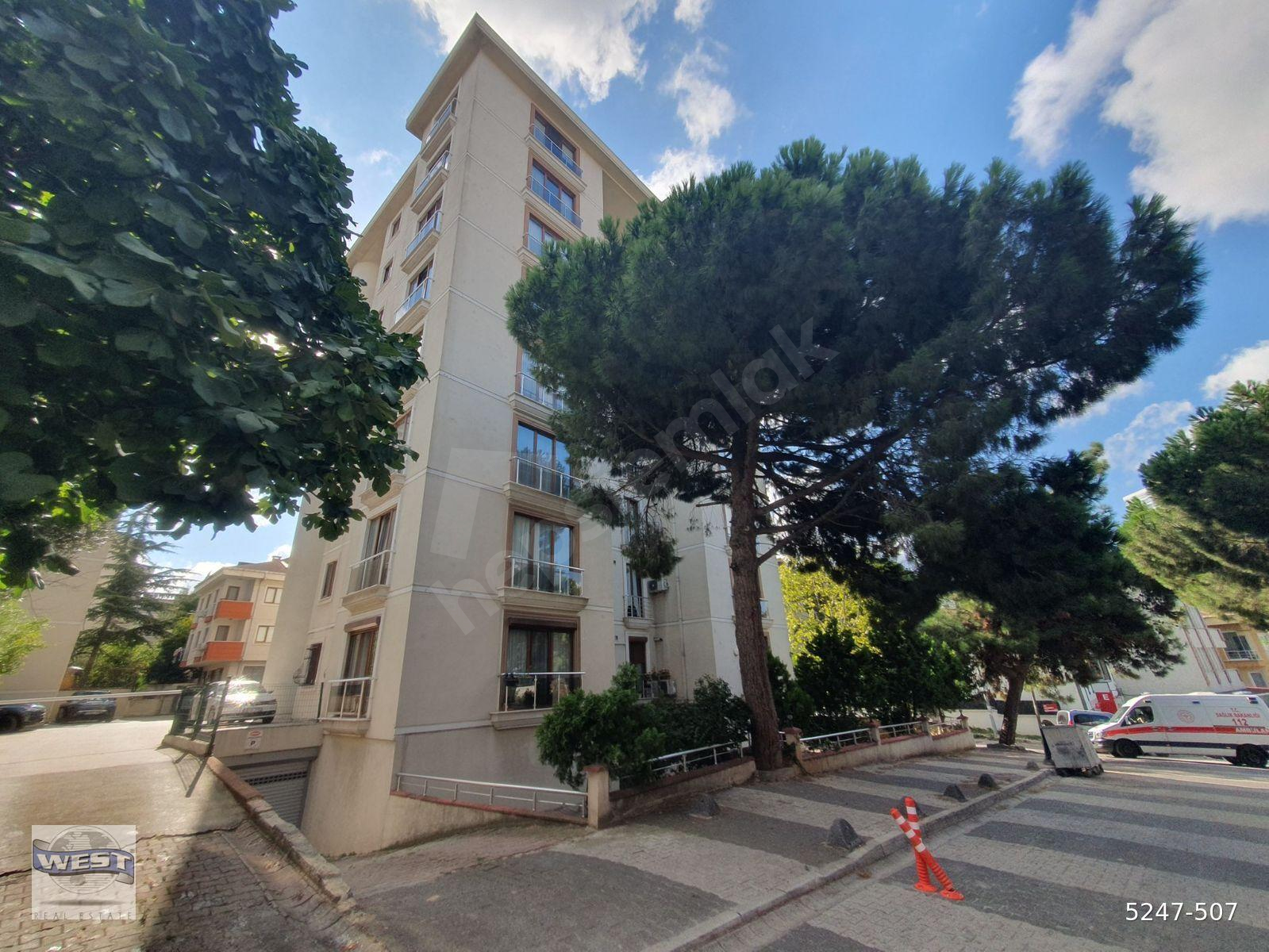 ATAŞEHİR, ÖRNEK MAHALLESİNİN EN GÜZEL BİNASINDA 125 m², 3+1