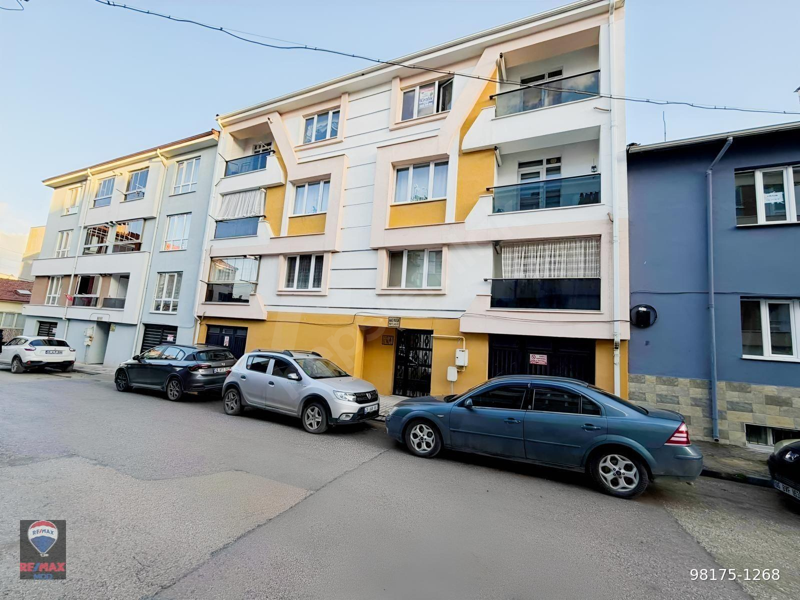 YAYLAPINARI CADDESİ ATEŞ ÇİÇEGİ SOKAK 2+1 KİRALIK DAİRE