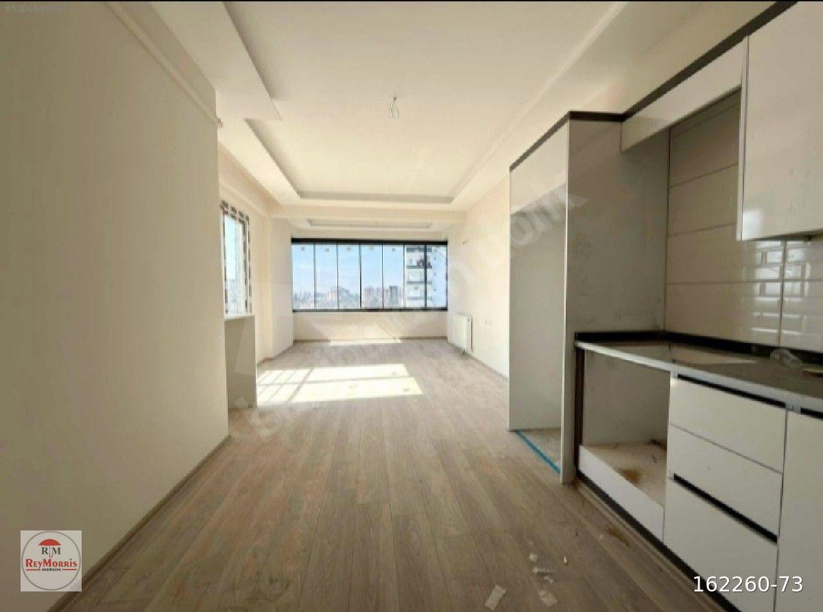 RM'DEN ÇESMELİDE AÇIK KAPALI OTOPARKLI SİTE İÇİ 80M2 SATILIK 2+1!!!