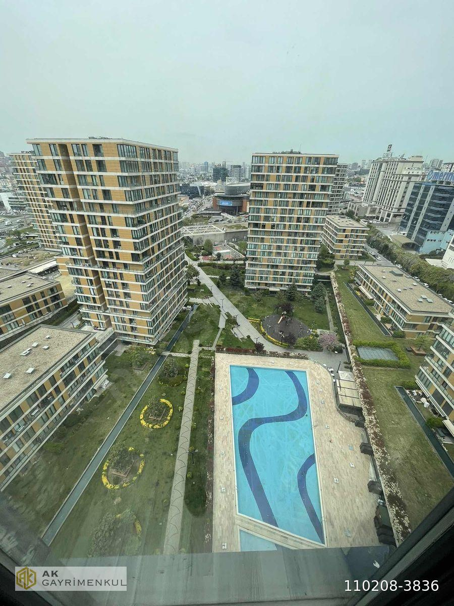 Bahçelievler İstwest'de Satılık 4+1 Boş Daire