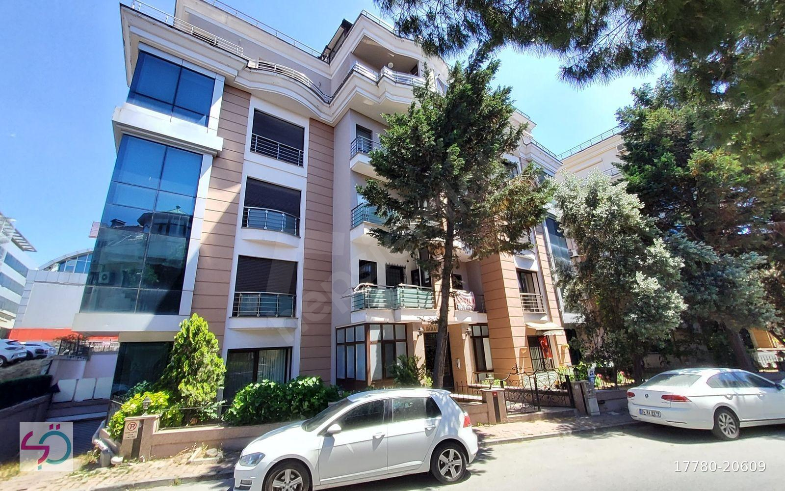 ŞEBNEM ÖZGÜL'DEN Florya'da Kiralık 5+1 Geniş Ara Kat Daire