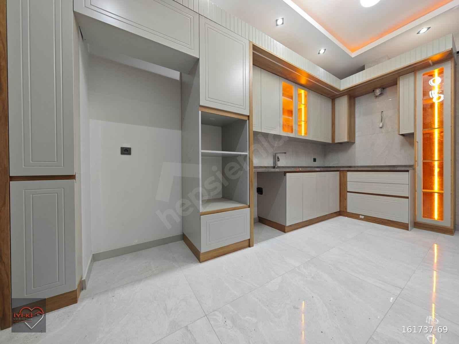 İYİKİ"DEN ŞEMİKLERDE 3+1CEPHESİ AÇIK OTOPARKLI PANJURLU.EBEVYN BANY.DAİRE..