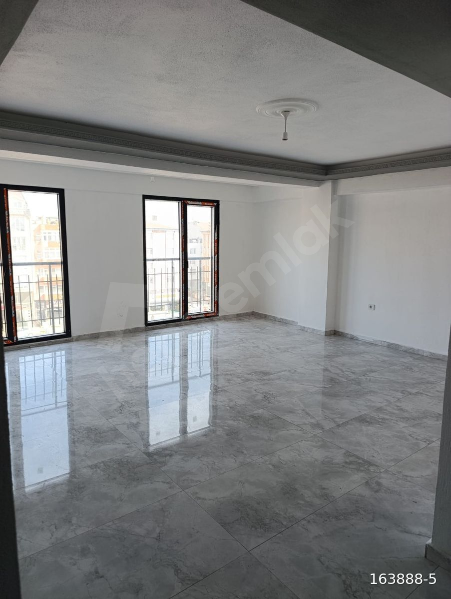 SÖNMEZ EMLKATAN 600 evlerde 4+1 125 m2 dubleks daire