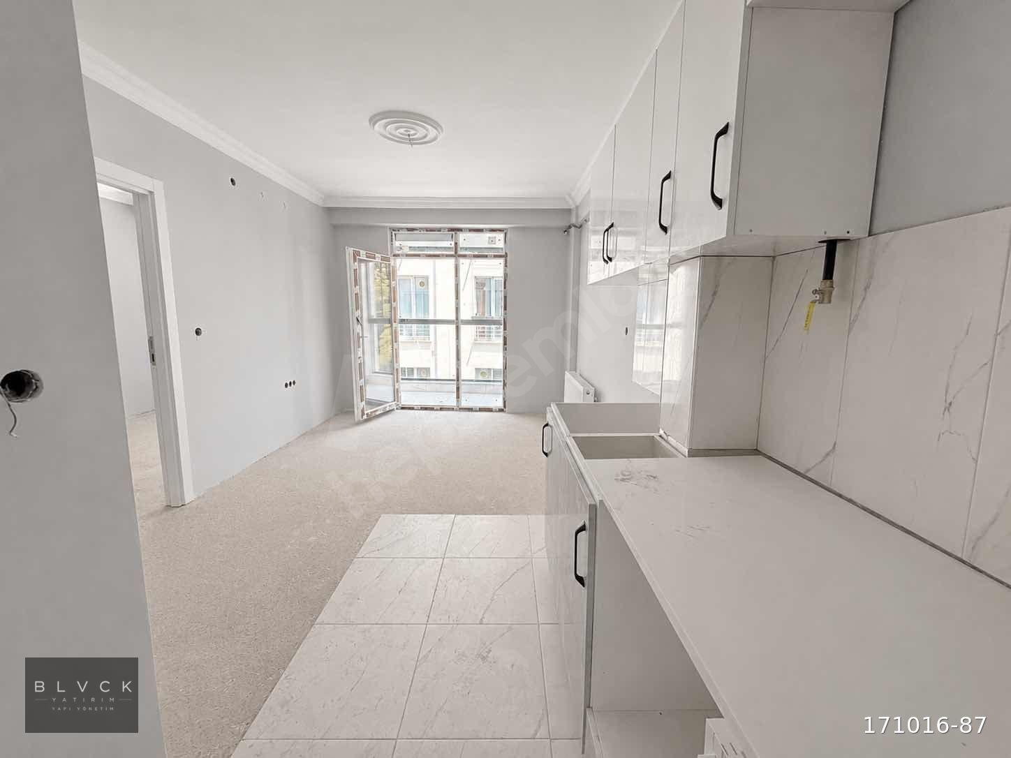 -BLACK- SAKARYA 2 CADDESİNE 70MT ARA KAT 1+1 SIFIR DAİRE