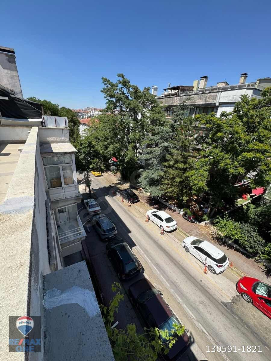 KAVAKLIDERE BÜKLÜM SOKAKTA 2+1 EŞYALI GENİŞ TERASLI EV
