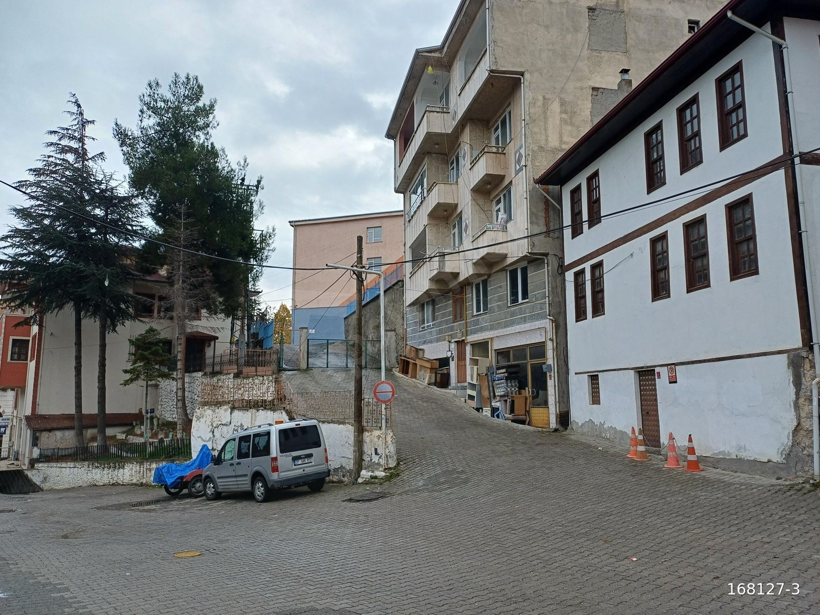 TOSYA GÜVEN EMLAK - ÇARŞI MERKEZDE SATILIK 2+1 DAİRE