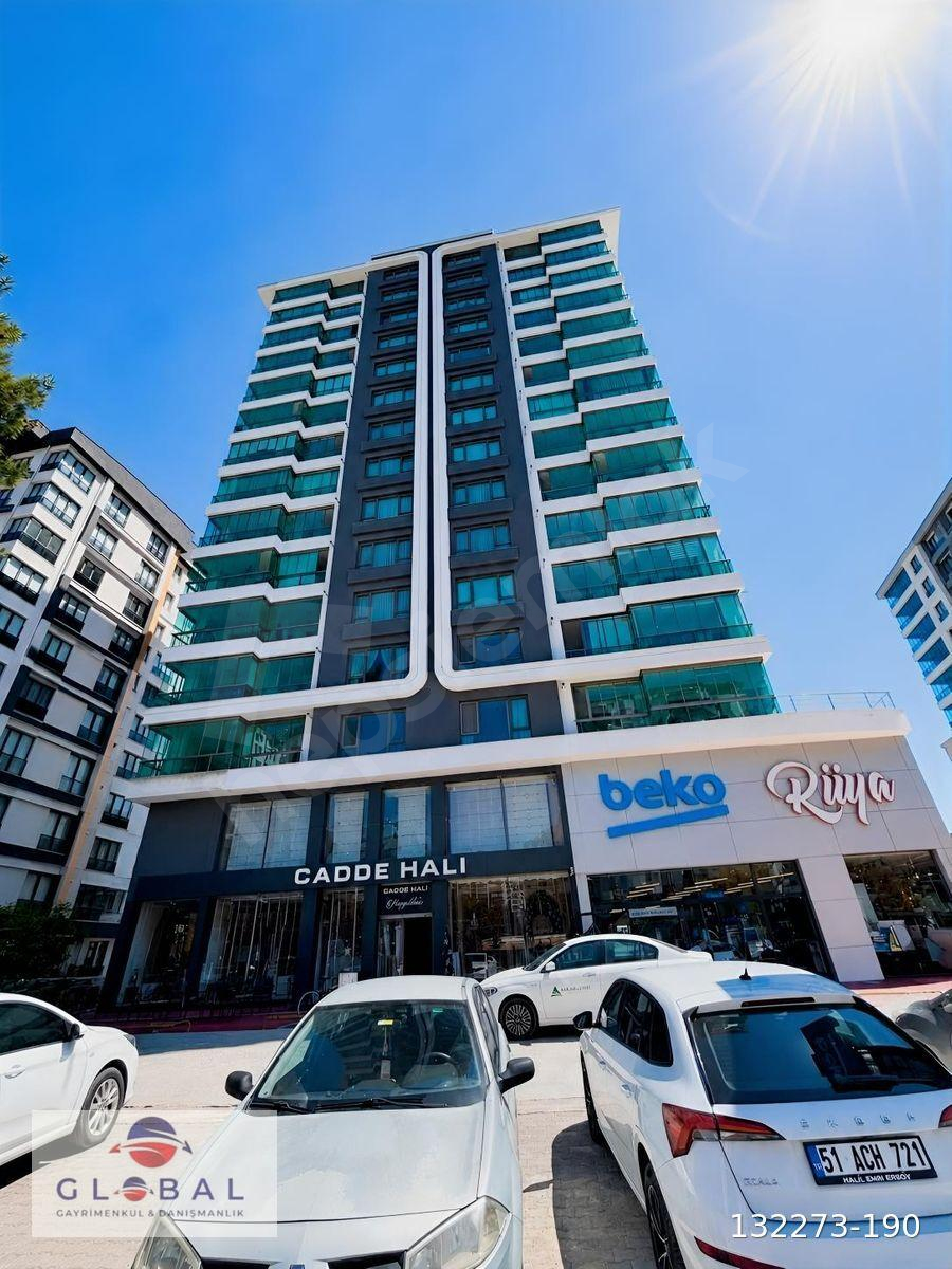 GLOBAL EMLAK'TAN CADDE VİTRİN'DE SATILIK DAİRE