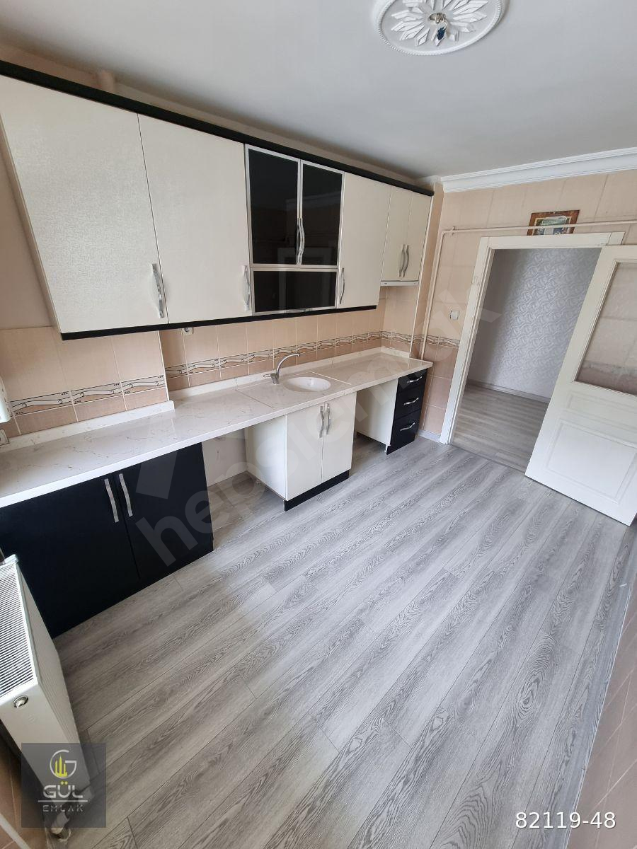 KARAPÜRÇEK TE CADDE ÜZERİNDE ASANSÖRLÜ 1KAT BAKIMLI DAİRE