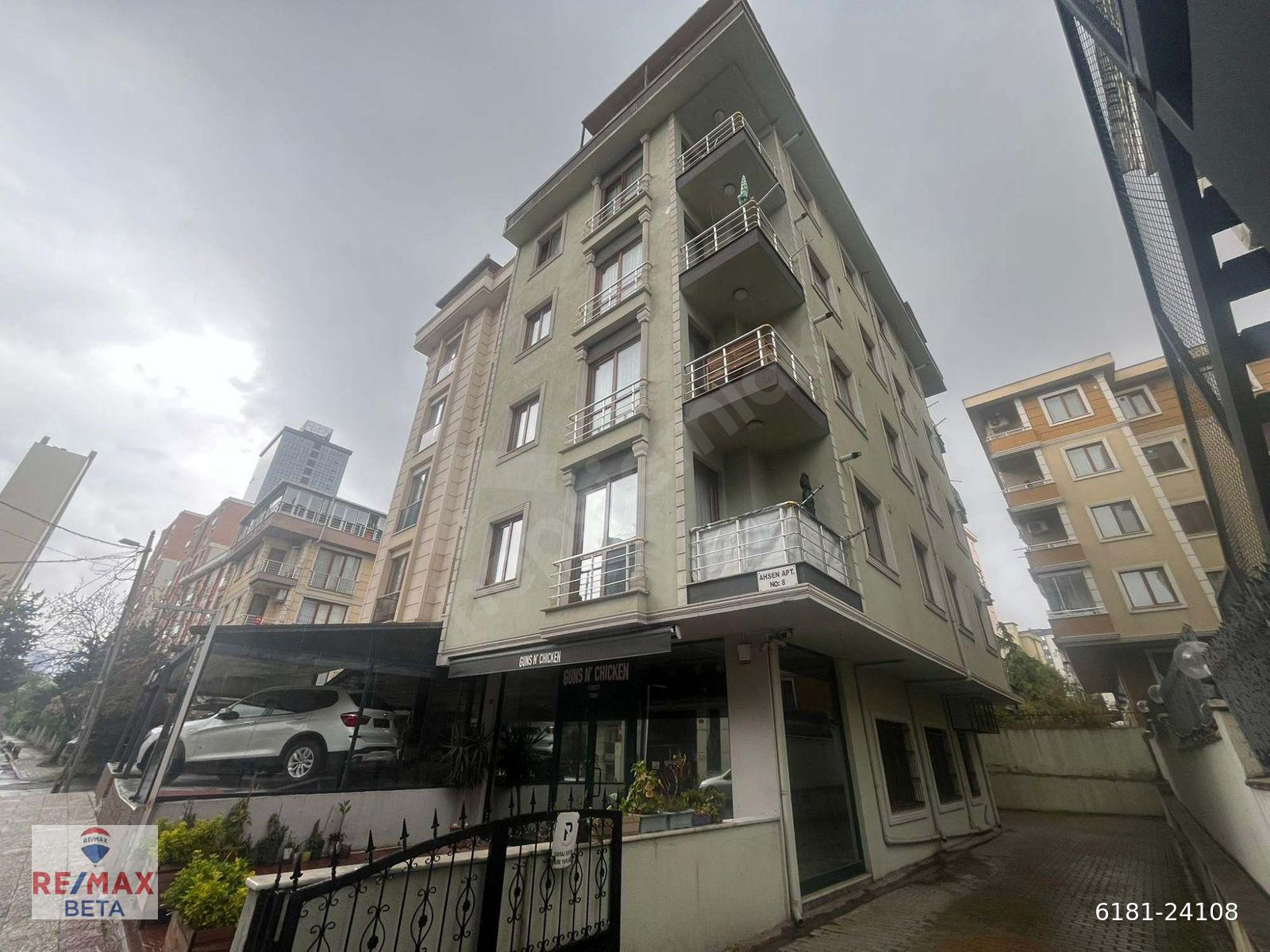 ATAŞEHİR KÜÇÜKBAKKALKÖY'DE METRO'YA YAKIN BOŞ 2+1 SATILIK DAİRE