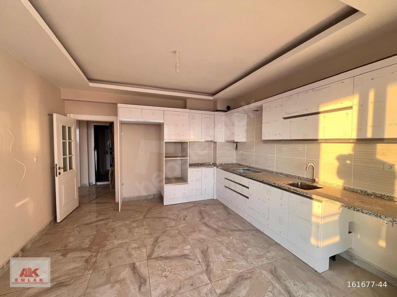 KUZEY ÇEVRE YOLUNDA CADDE ÜSTÜNDE SATILIK GENİŞ FERAH 4+1 DAİRE