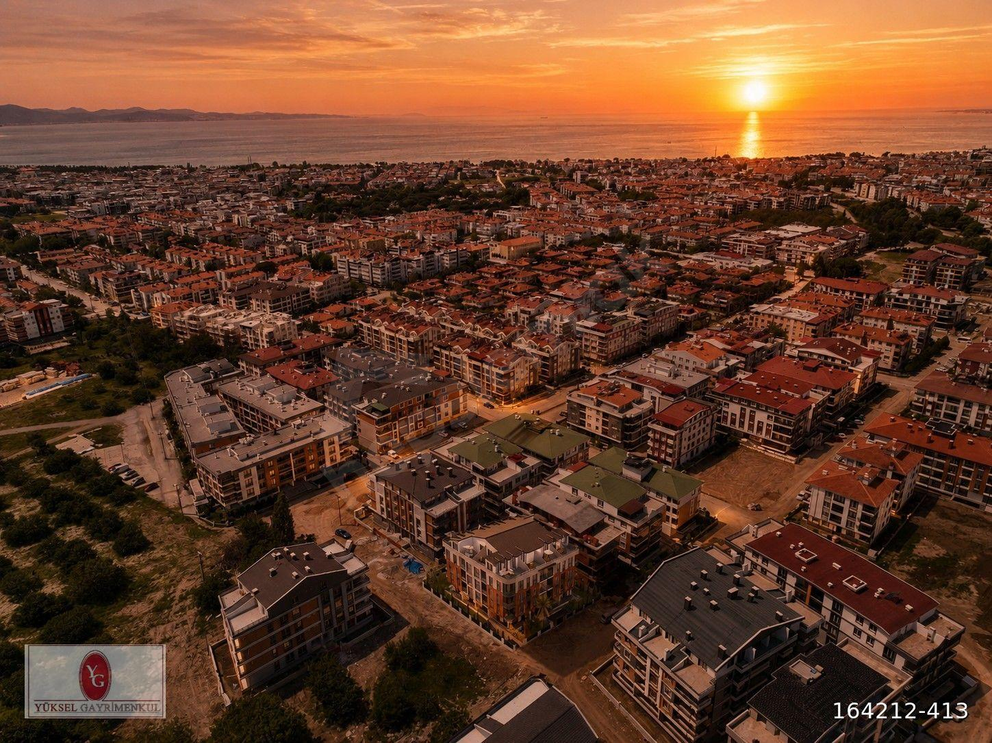 YÜKSELDEN ALTINKUM DA ÖN CEPHE SIFIR KAPALI OTOPARKLI 1+1 DAİRE