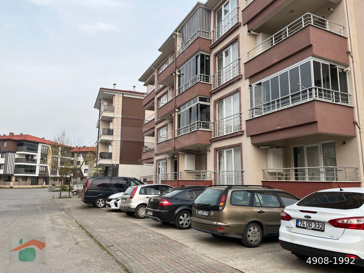 Çatmaca Migros karşısı 1+1 balkonlu geniş 2. Kat daire