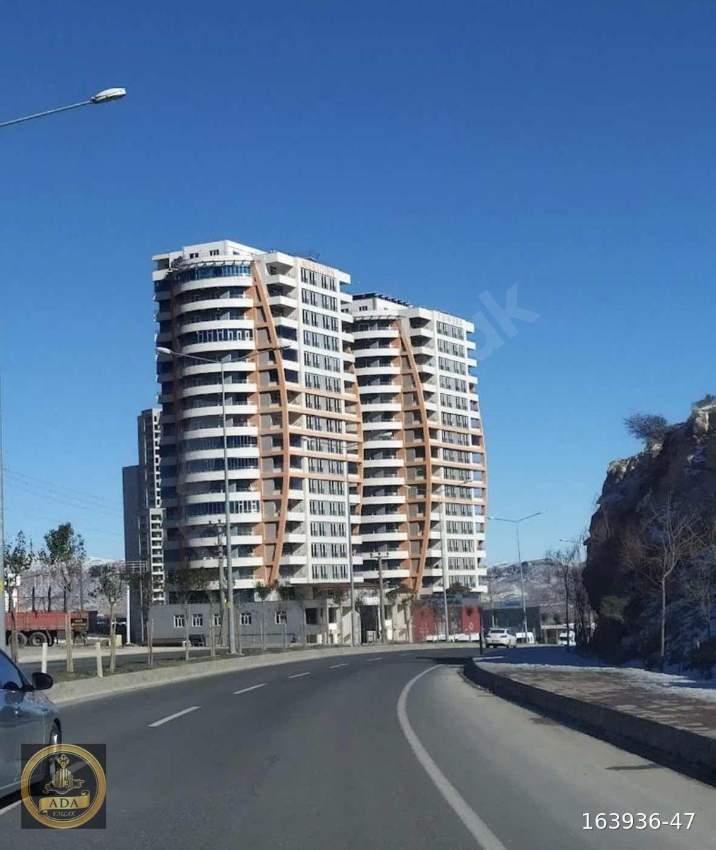 ADA EMLAK'TAN SATILIK 8+2 DUBLEKS DAİRE ANA CADDE'DE 3 CEPHELİ