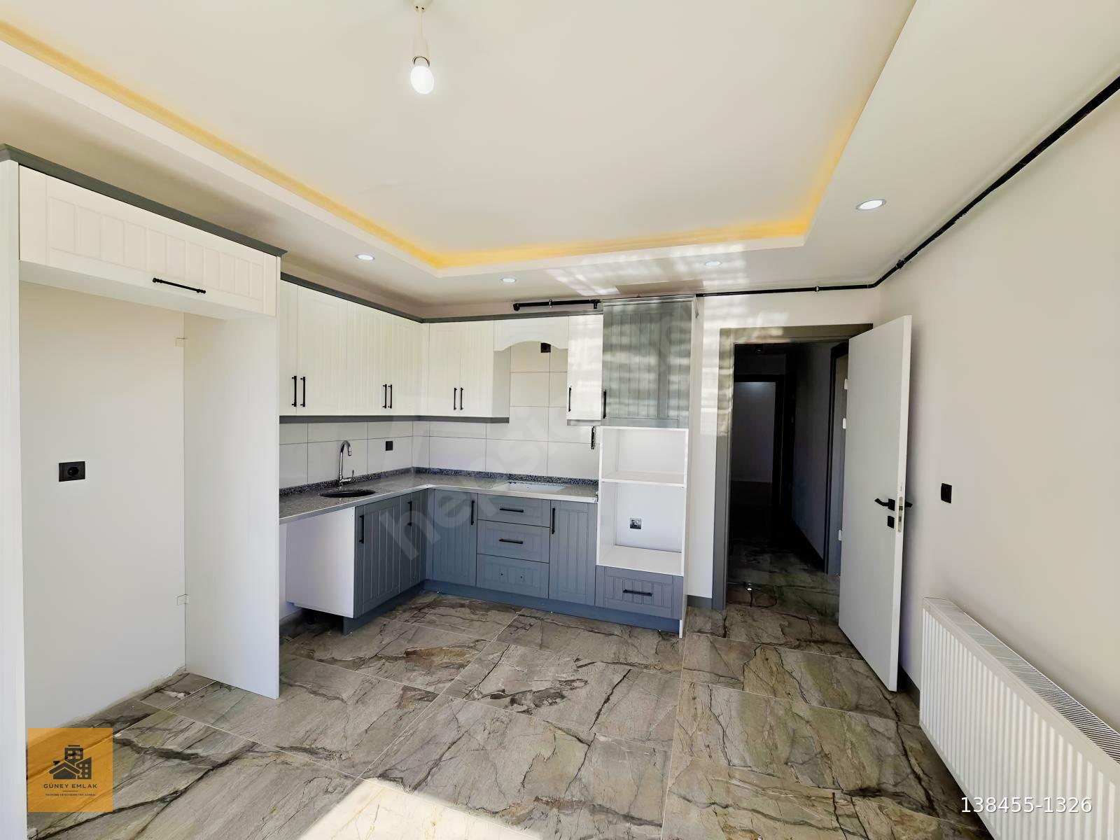 GÜNEY'DEN BULVAR ÜZERİ DÜŞÜK KATLI 3+1 A.MUTFAK İSKANLI