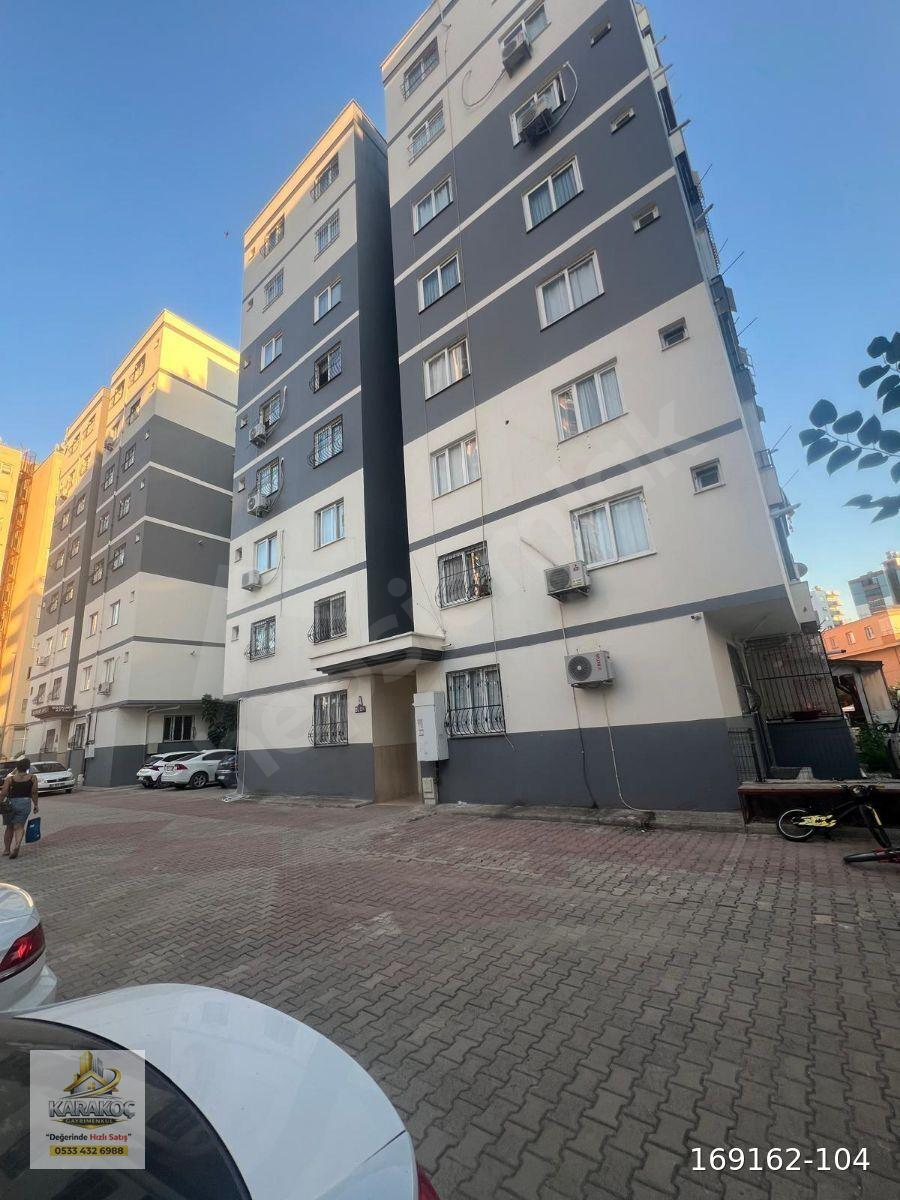 KOZAN GÖÇ YOLUNDA MERKEZİ KONUMDA SATILIK GENİŞ 4+1 DAİRE