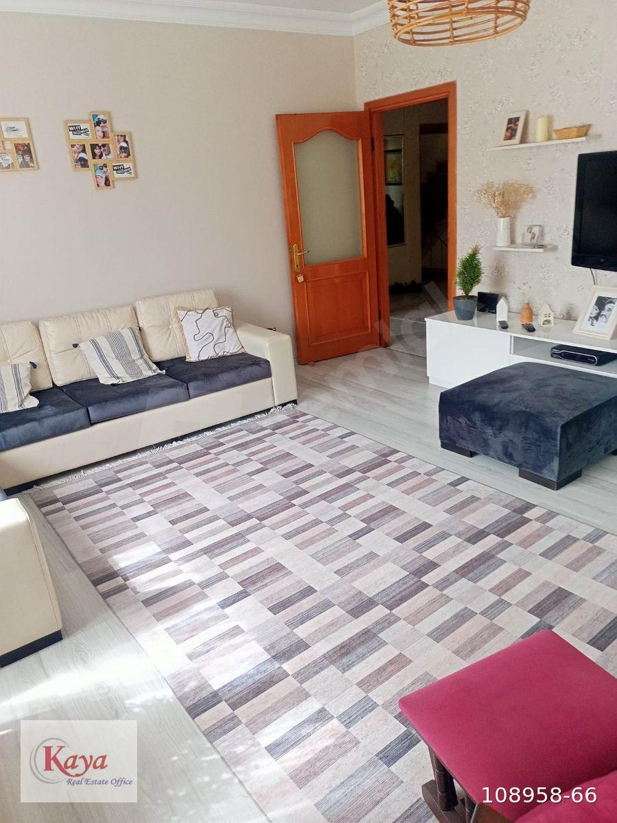 AVCILAR CİHANGİR MERKEZDE METROBÜSE 2 DK MESAFEDE 3.KAT 130 M2 ASANSÖRLÜ DAİRE