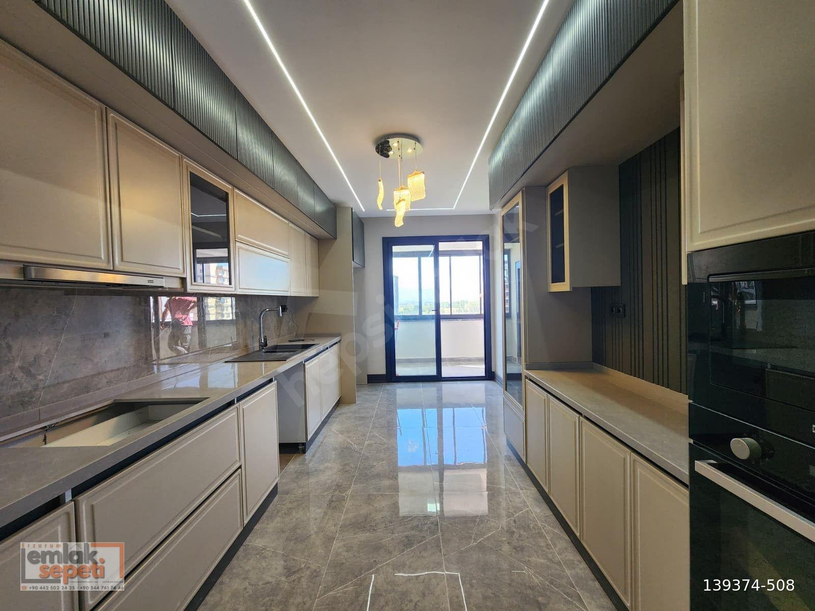 KOMBİNADA SATILIK ULTRA LÜKS 4+1 DAİRE