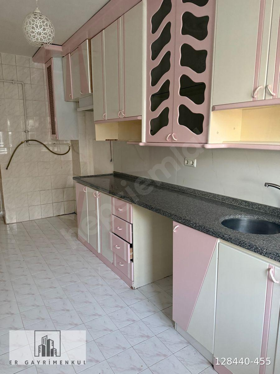 Er gayrimenkulden kiralık cadde üzerinde şehir merkezi kiralık 3 -+1 daire
